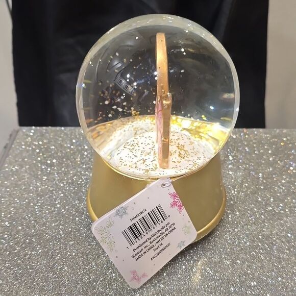 Dolly Parton Butterfly Decorative Musical Snow Globe - Picture 7 of 8